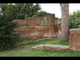 06951 ostia - regio i - insula xi - tempio rotondo (i,xi,1) - unterkonstruktion der cella aus suedosten.jpg